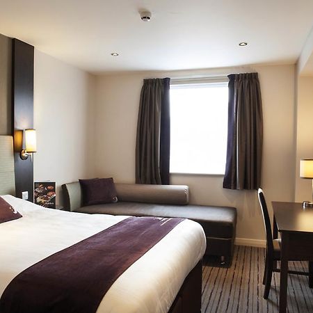 Premier Inn High Wycombe/Beaconsfield Exterior photo