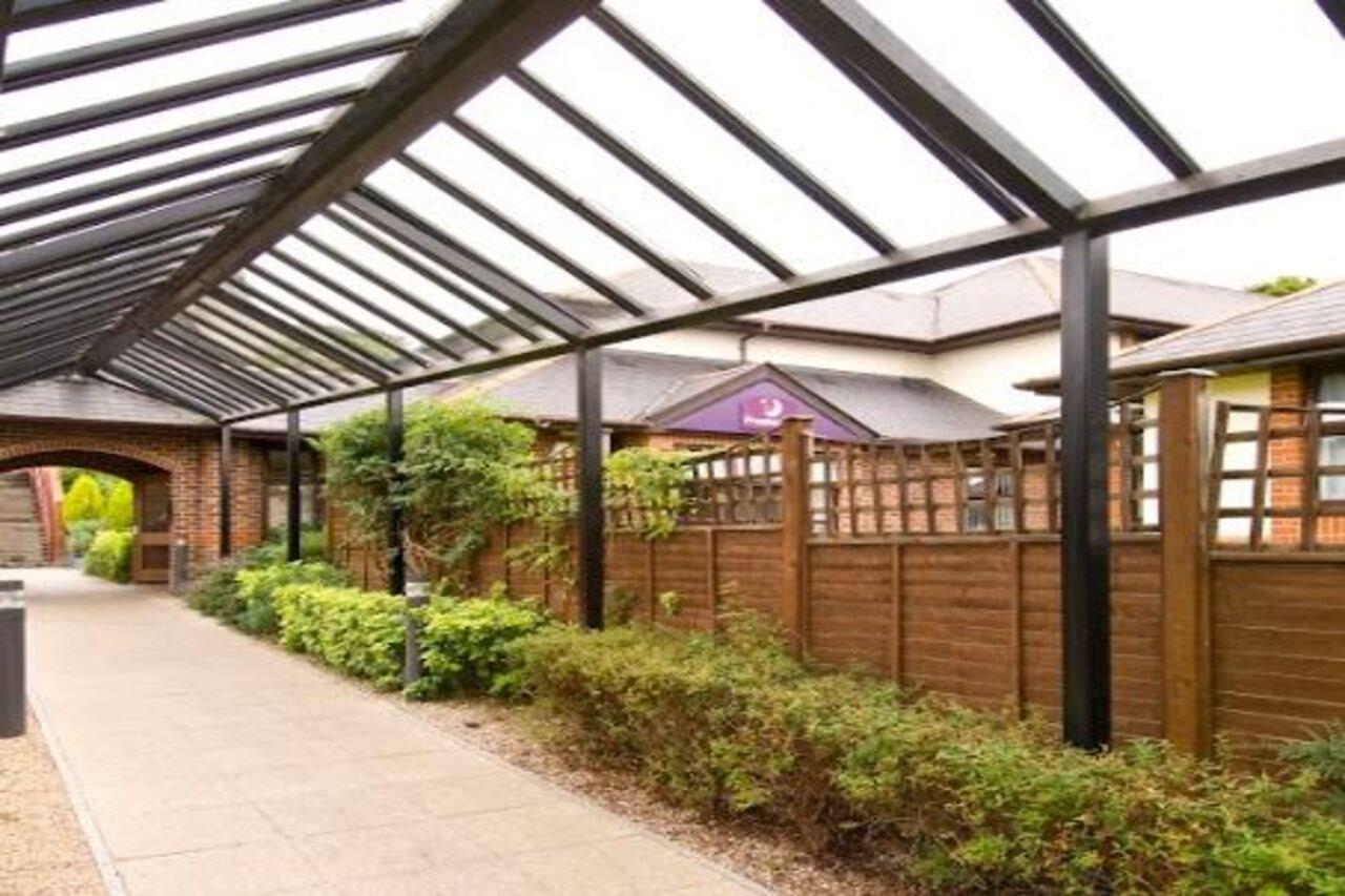 Premier Inn High Wycombe/Beaconsfield Exterior photo