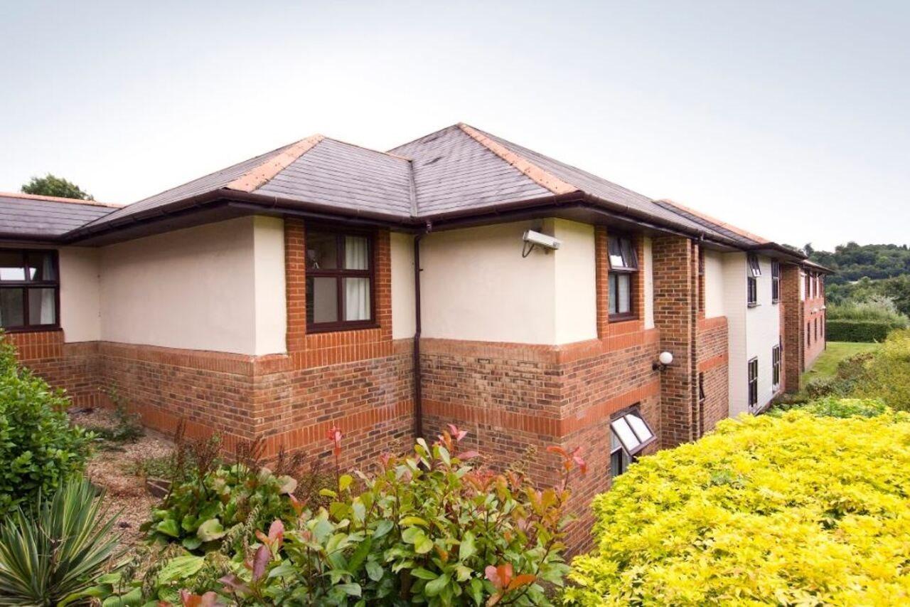 Premier Inn High Wycombe/Beaconsfield Exterior photo