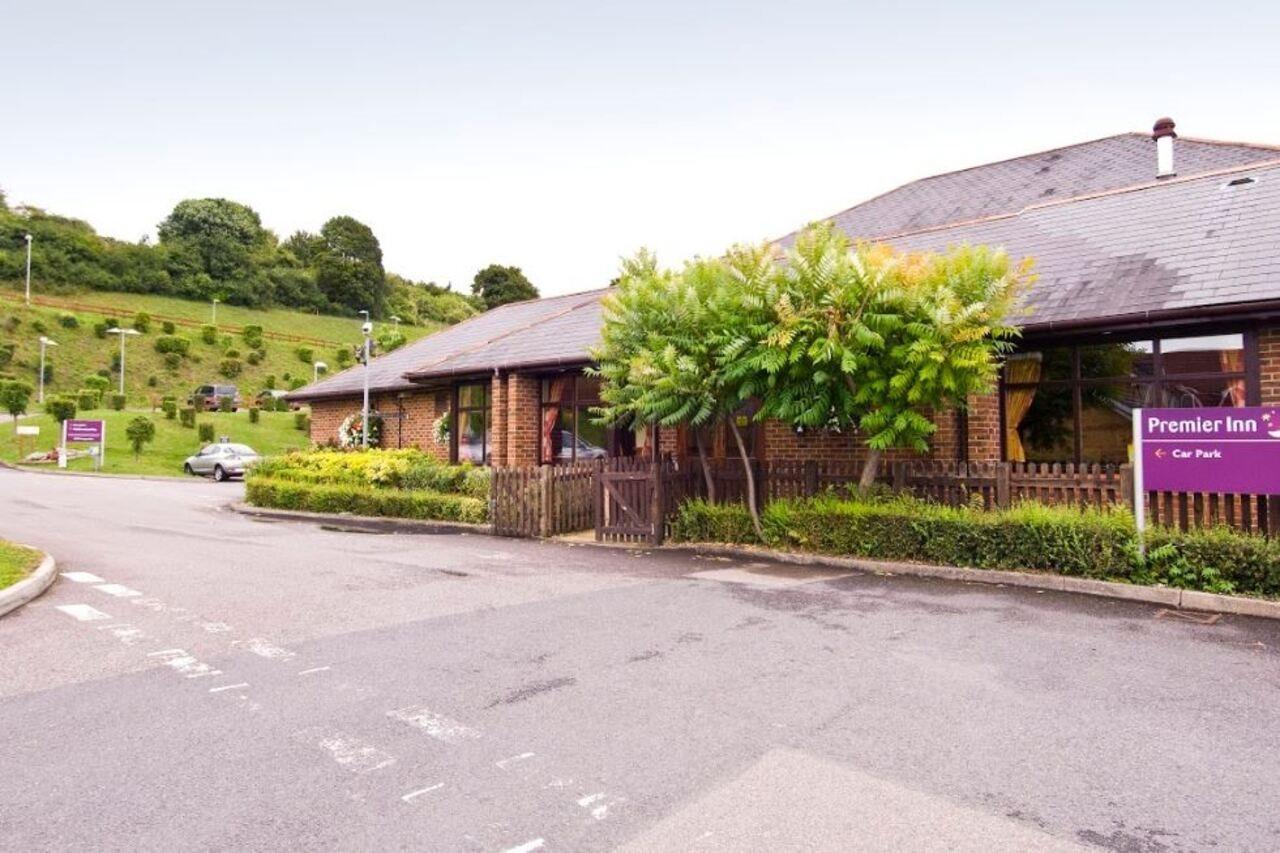 Premier Inn High Wycombe/Beaconsfield Exterior photo