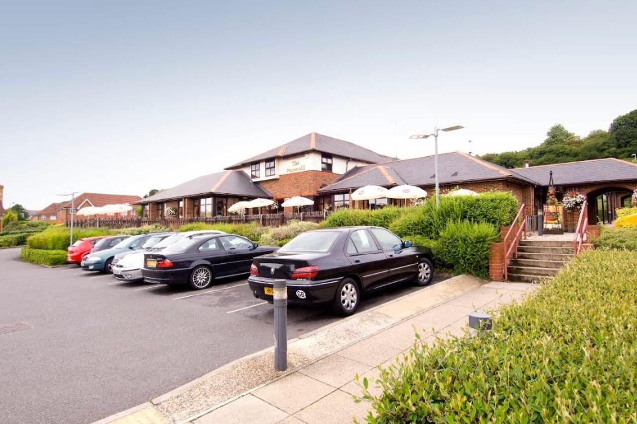Premier Inn High Wycombe/Beaconsfield Exterior photo