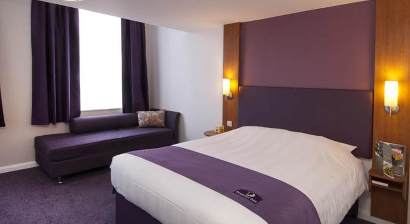 Premier Inn High Wycombe/Beaconsfield Exterior photo