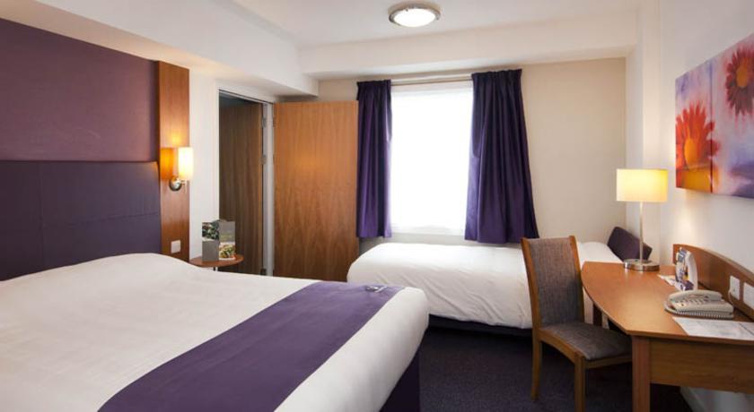 Premier Inn High Wycombe/Beaconsfield Exterior photo