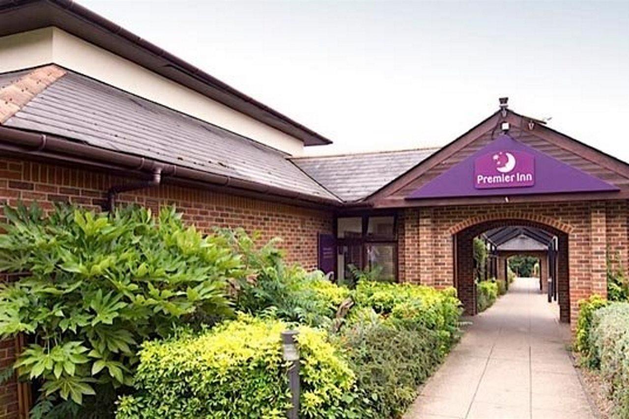 Premier Inn High Wycombe/Beaconsfield Exterior photo